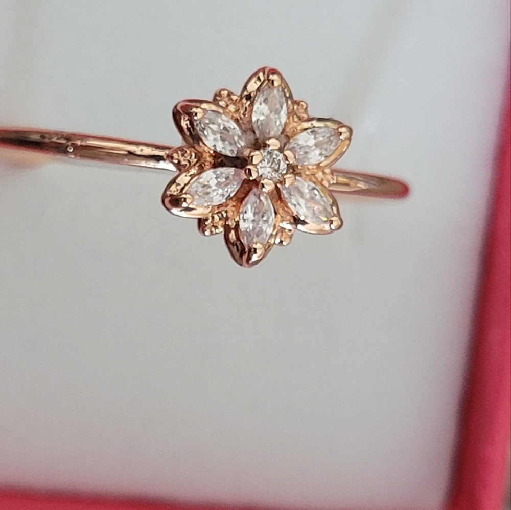 Crystal Rose gold plated Daisy flower Ring .